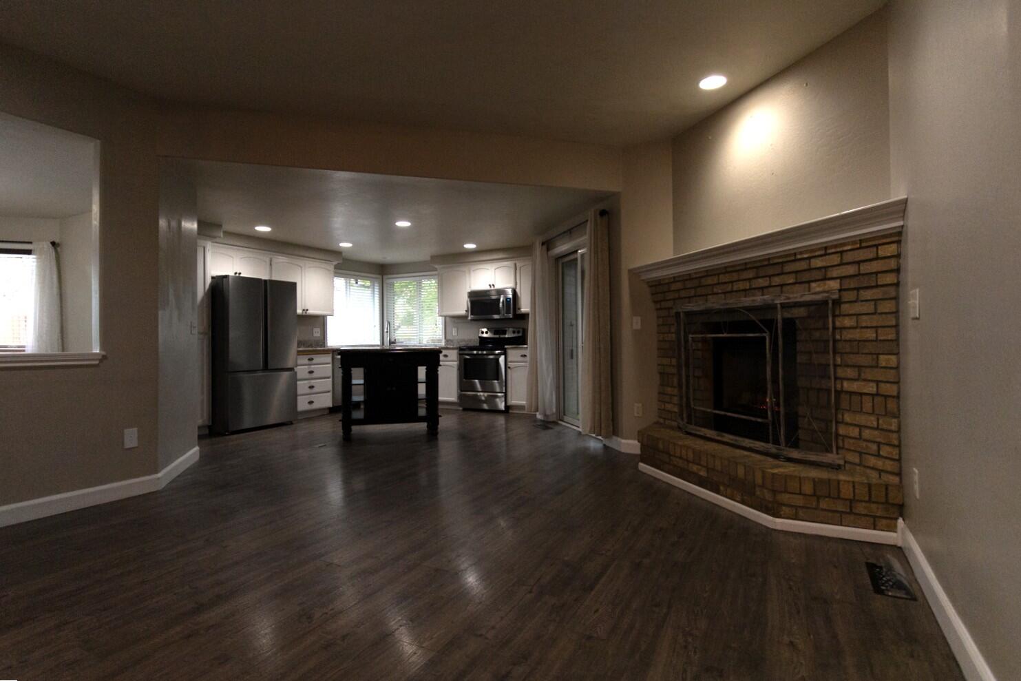 2307 Jeremy Street Central Point, OR 97502 - Photo 9 of 32 Great Room