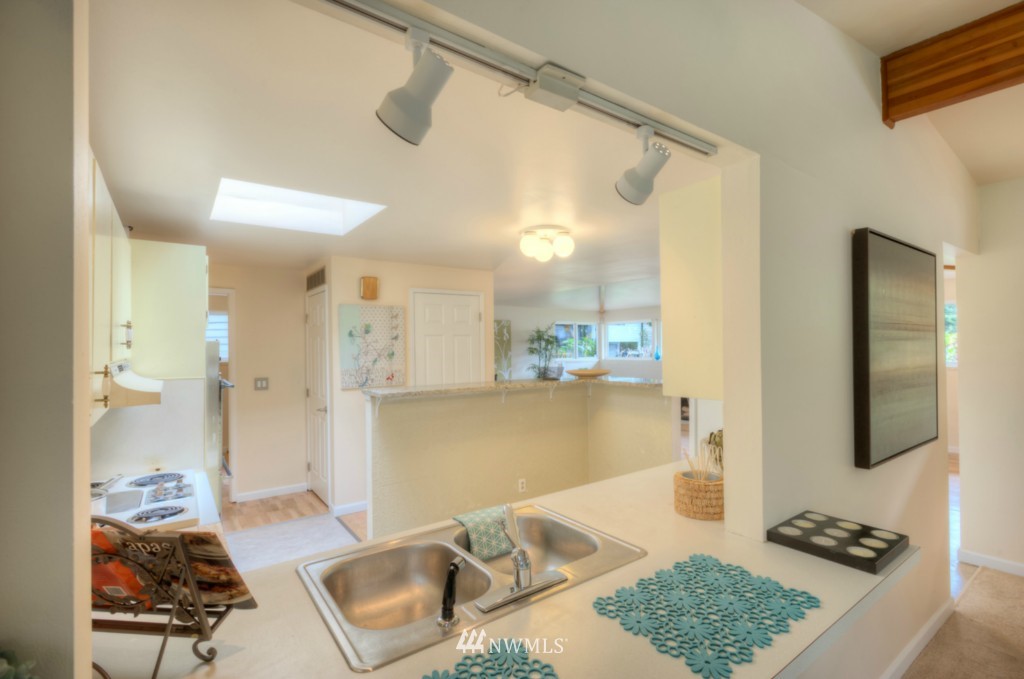 740 14th Way Southwest Edmonds, WA 98020 - Photo 8 of 20 Gallery Image 8
