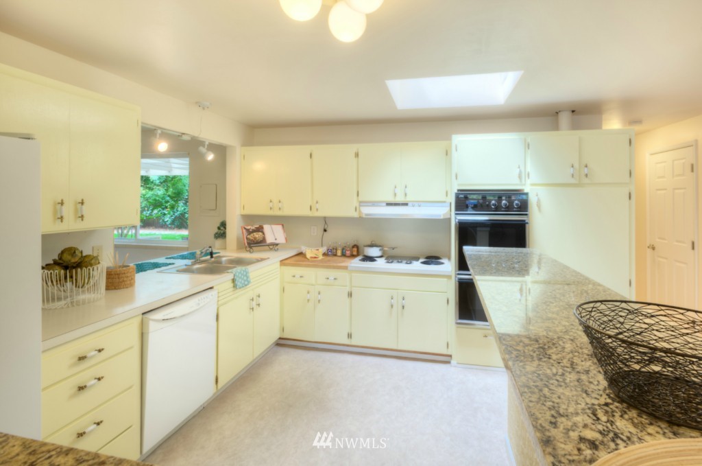 740 14th Way Southwest Edmonds, WA 98020 - Photo 9 of 20 Gallery Image 9