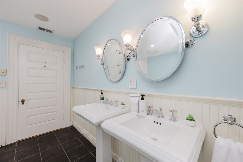 159 Washington Street, Unit 4 Newton, MA 02458 - Photo 20 of 42
