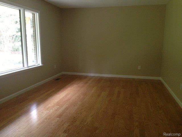 2767 Bullard Road Hartland, MI 48353 - Photo 2 of 22 Living room.jpg