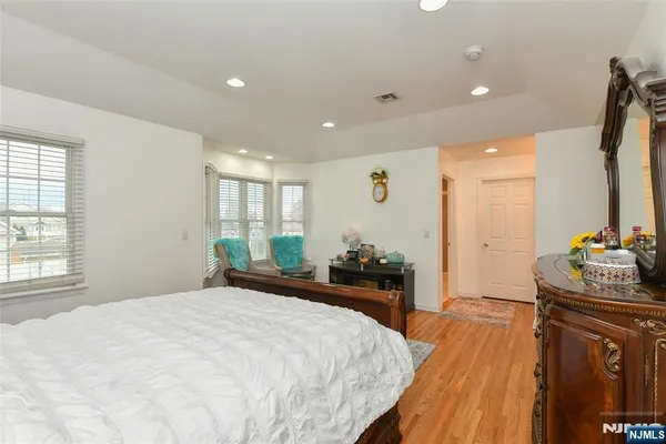 $825,000 | 1 Lincoln Place, Moonachie, NJ 07074