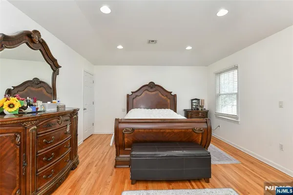 $825,000 | 1 Lincoln Place, Moonachie, NJ 07074