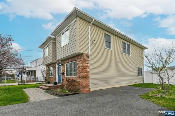 $825,000 | 1 Lincoln Place, Moonachie, NJ 07074