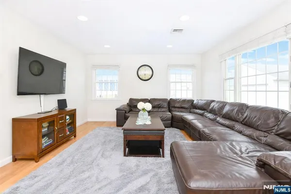 $825,000 | 1 Lincoln Place, Moonachie, NJ 07074