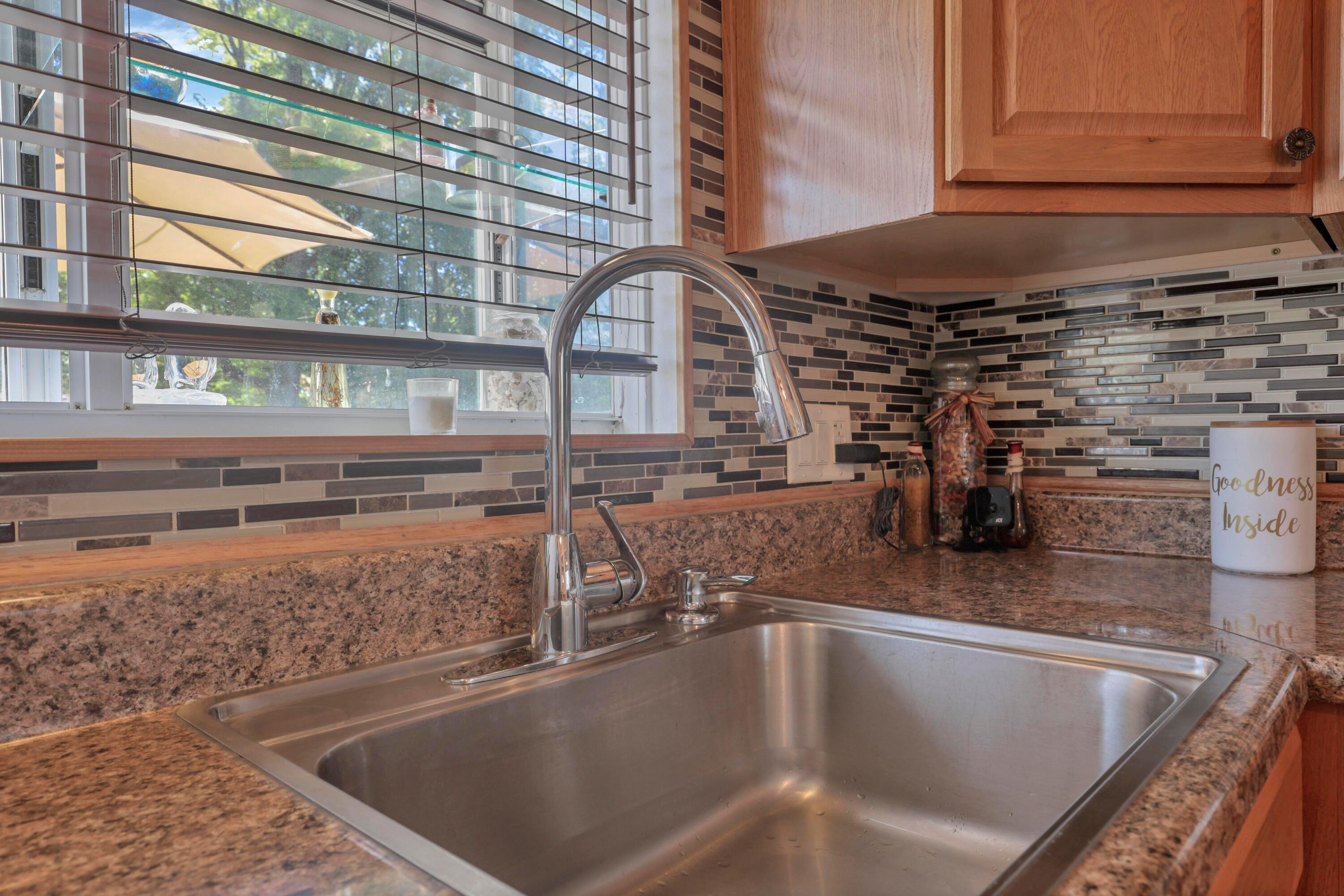 2835 Fleet Road Columbus, OH 43232 - Photo 11 of 37 Kitchen
