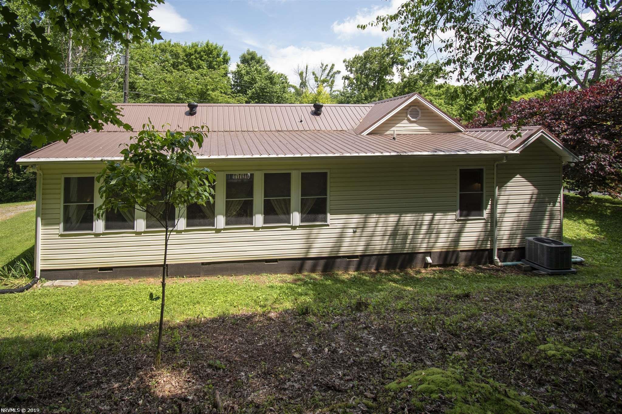 1005 Redbud Road Blacksburg, VA 24060 - Photo 4 of 35 Gallery Image 4