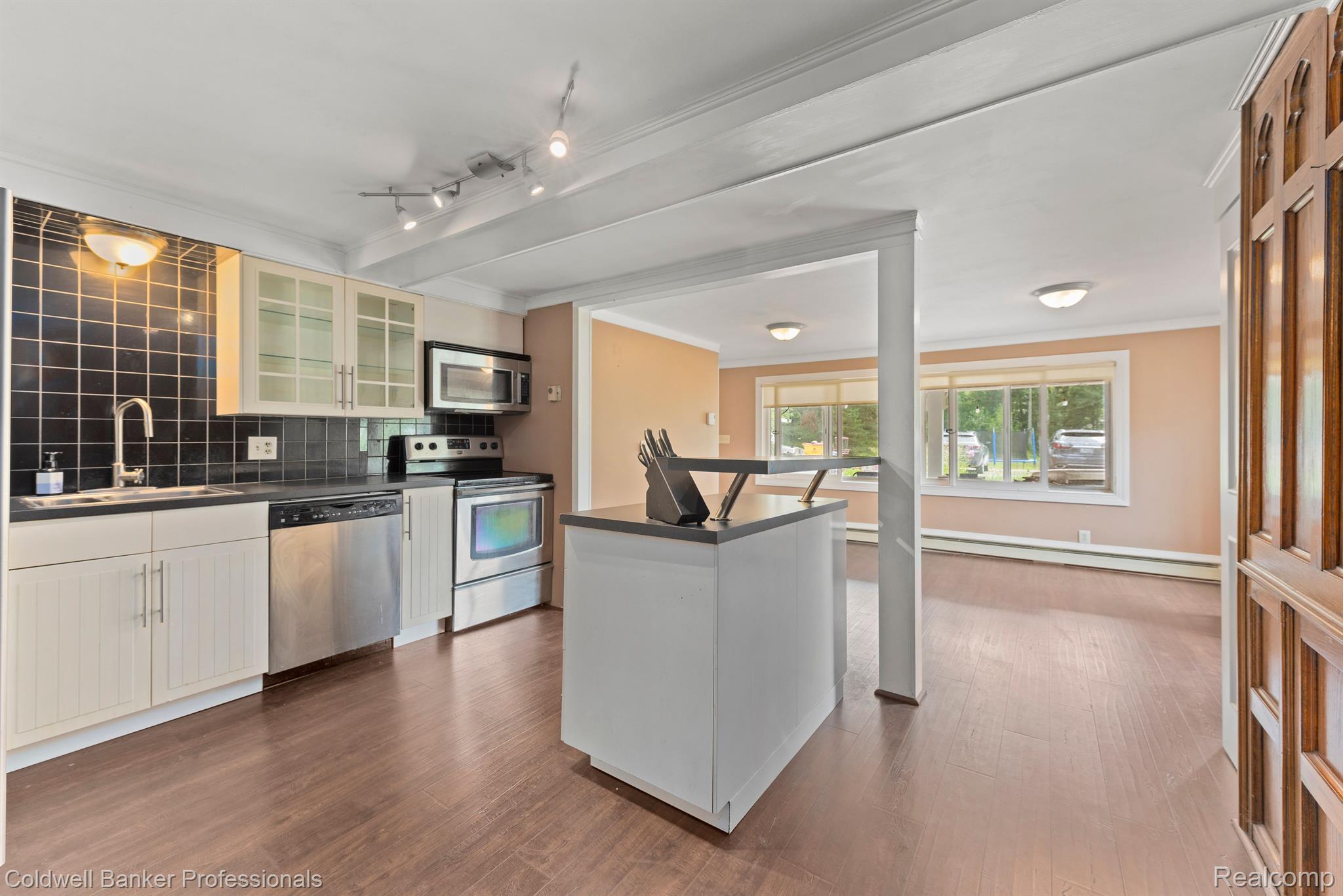 72200 Lassier Road Romeo, MI 48065 - Photo 4 of 28 Kitchen & dining room