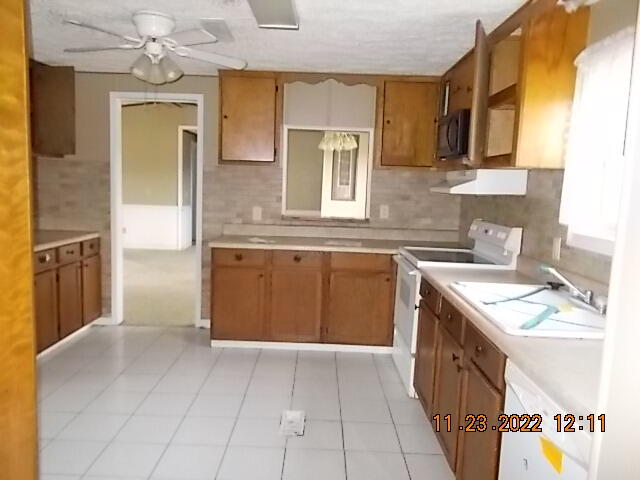 4682 Storey Mill Road Hephzibah, GA 30815 - Photo 5 of 15 Kitchen