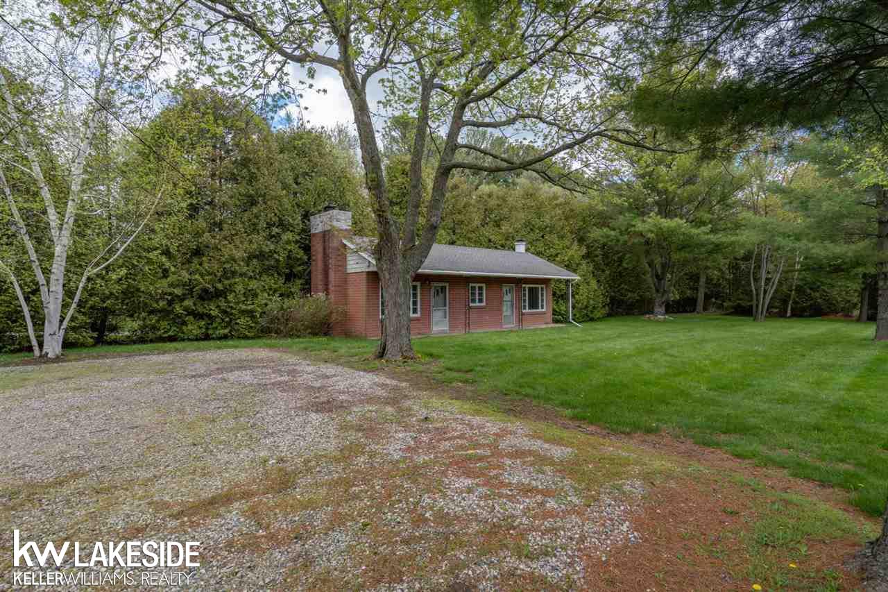 4735 Lakeshore Road Lexington, MI 48450 - Photo 34 of 75 50074704-33.JPG