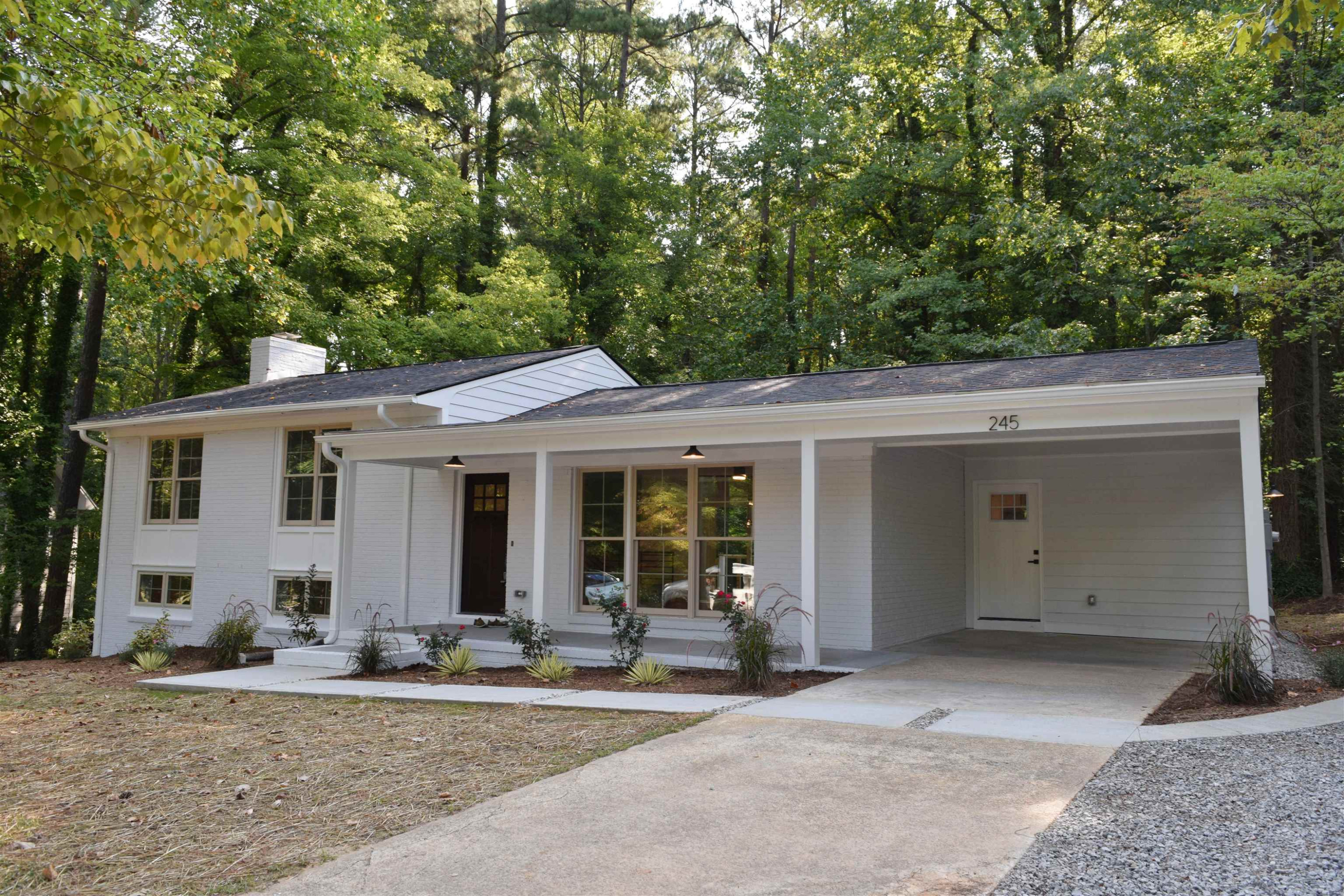 a view of a house with backyard