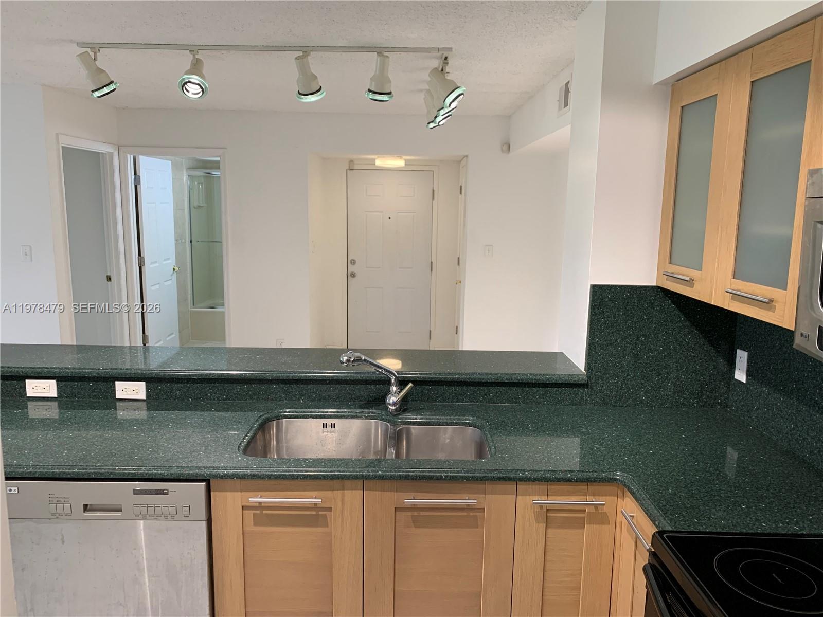 570 South Park Road, Unit 136 Hollywood, FL 33021 - Photo 12 of 54