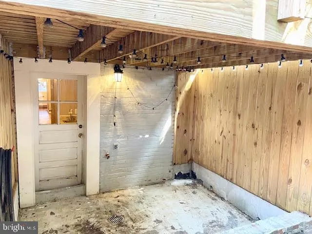 a view of walk in closet