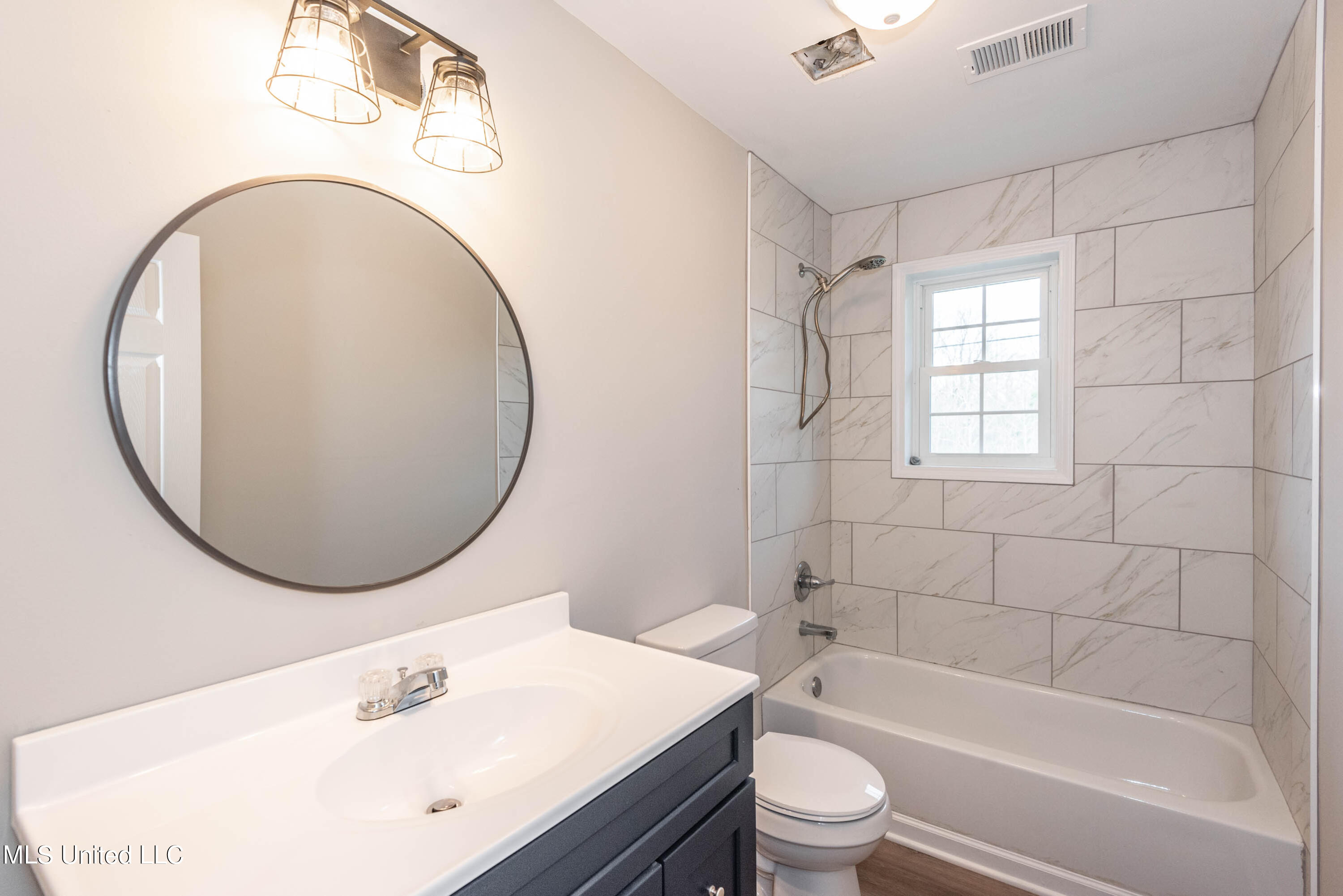 5098 Days Road Lake Cormorant, MS 38641 - Photo 12 of 21 Full Bath