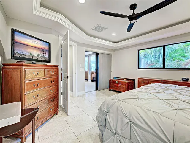 a view of a back yard of the house and green space