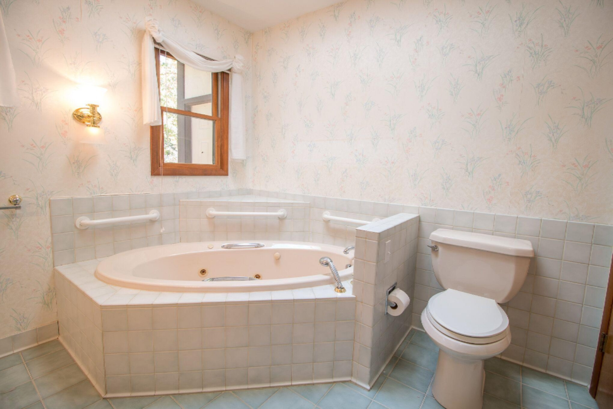 7830 West Royal Road Canadian Lakes, MI 49346 - Photo 18 of 36 Master Bath Main fl