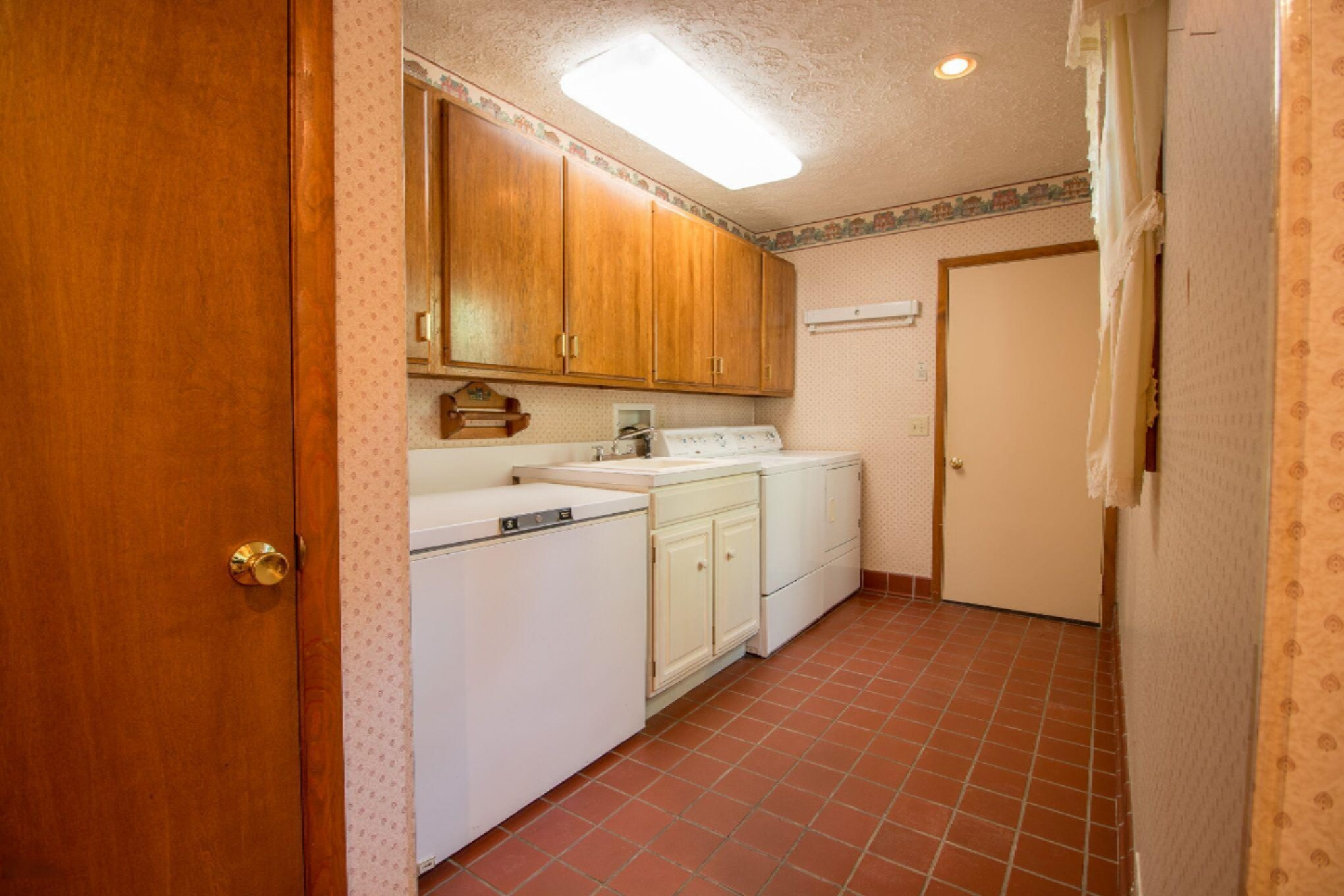 7830 West Royal Road Canadian Lakes, MI 49346 - Photo 20 of 36 Laundry/Mud Rm