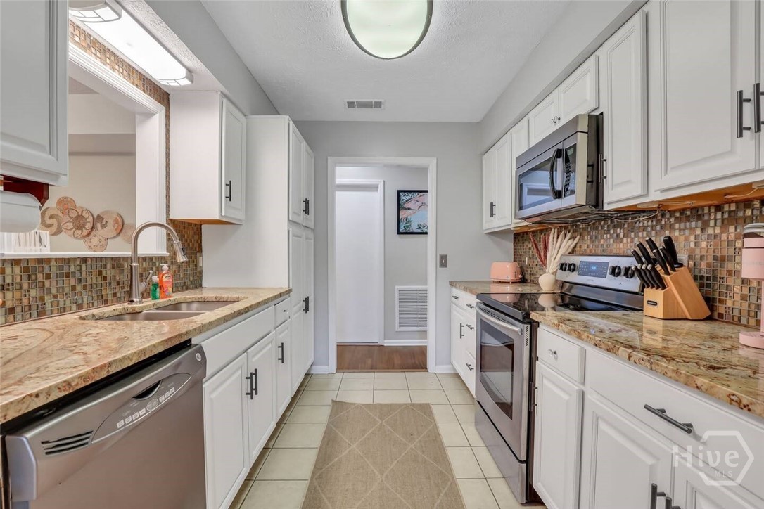 1131 Cobb Road Savannah, GA 31410 - Photo 9 of 22