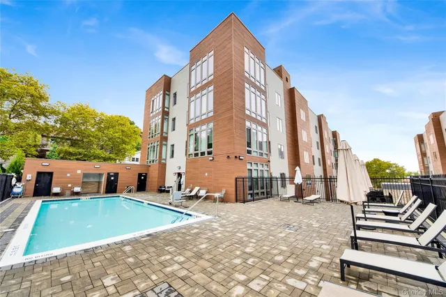 $3,495 | 625 North MacQuesten Parkway, Fleetwood, NY 10552