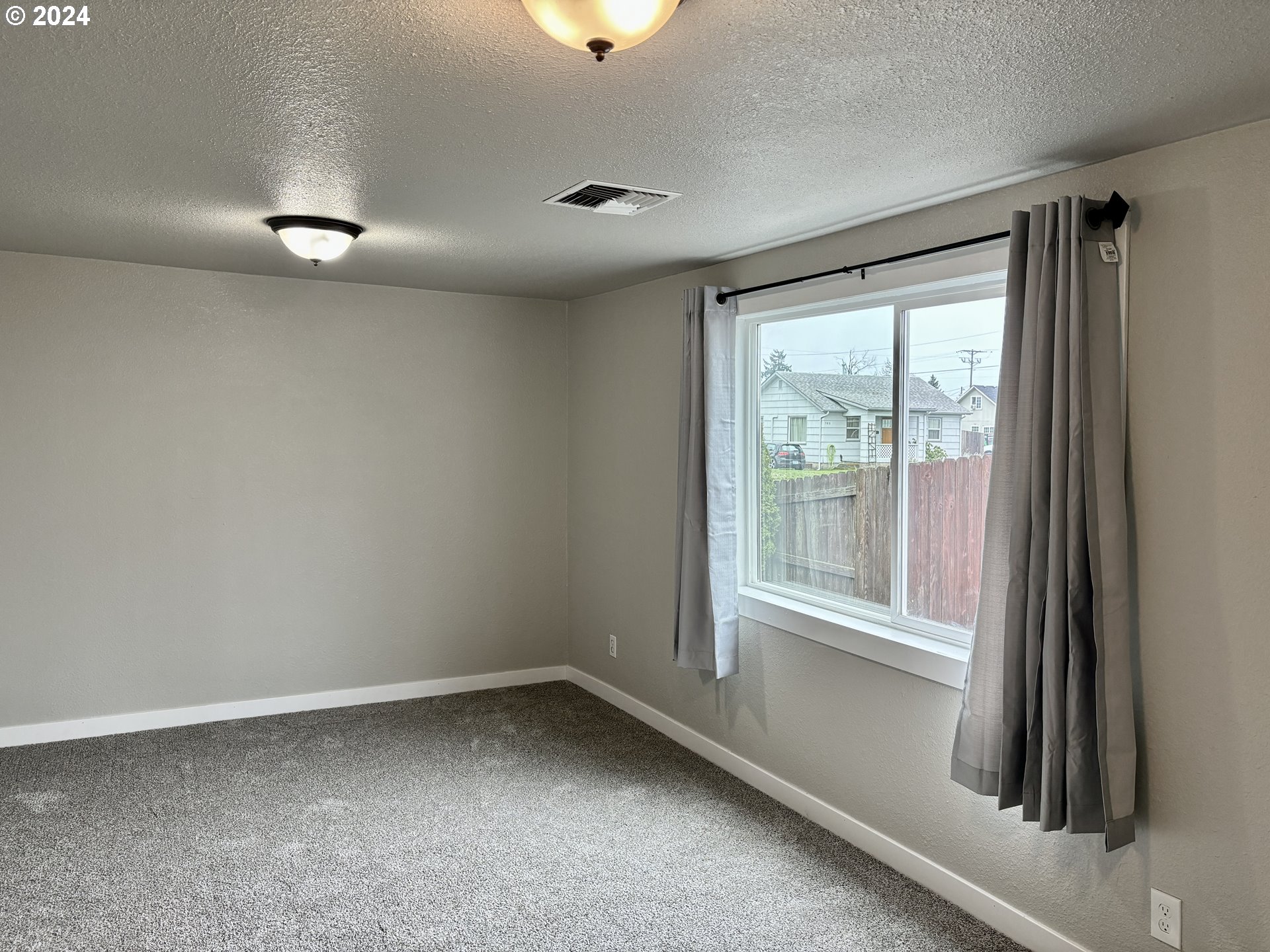 545 22nd Street Springfield, OR 97477 - Photo 13 of 25 an empty room with a window