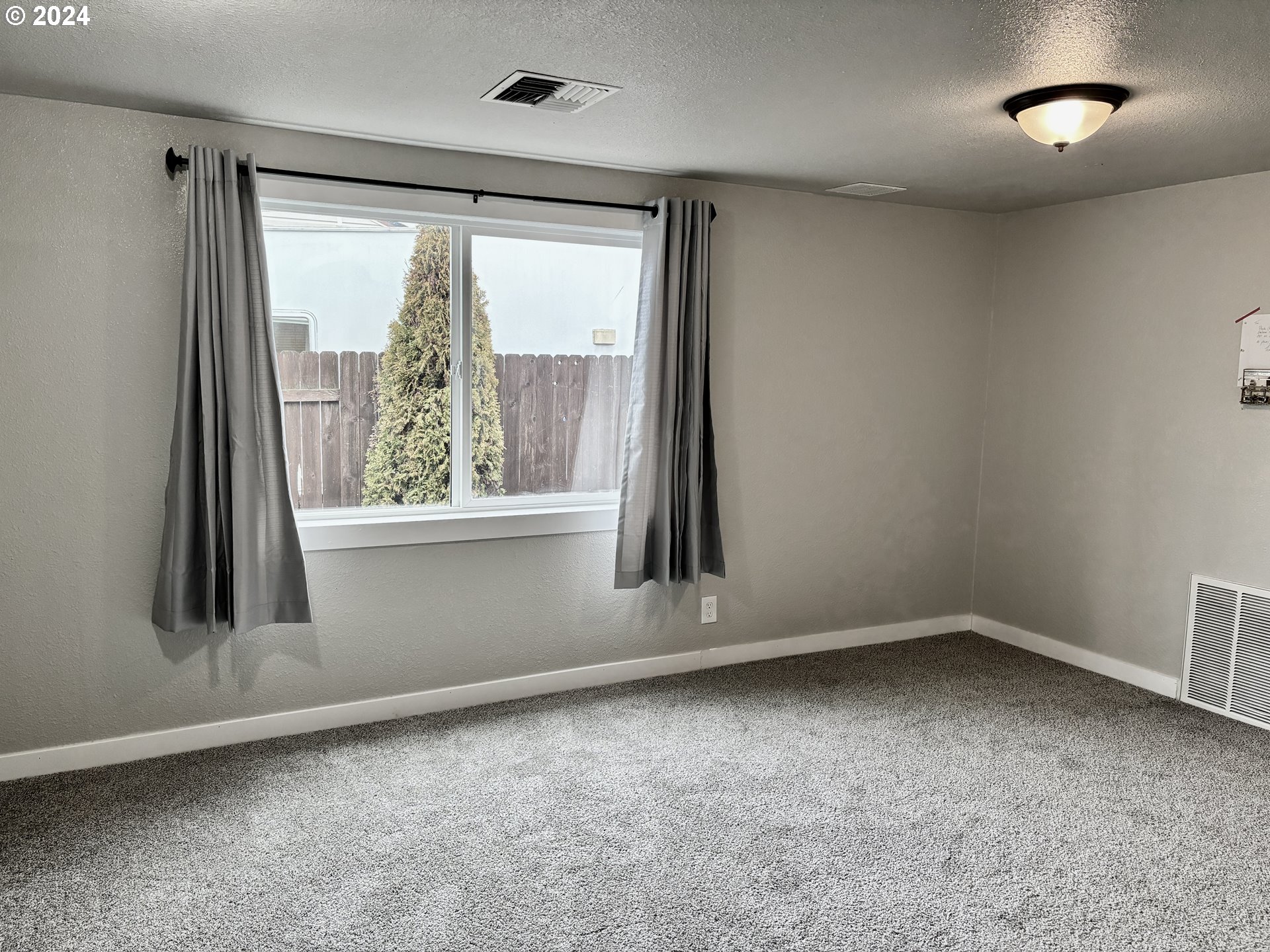 545 22nd Street Springfield, OR 97477 - Photo 14 of 25 an empty room with a window