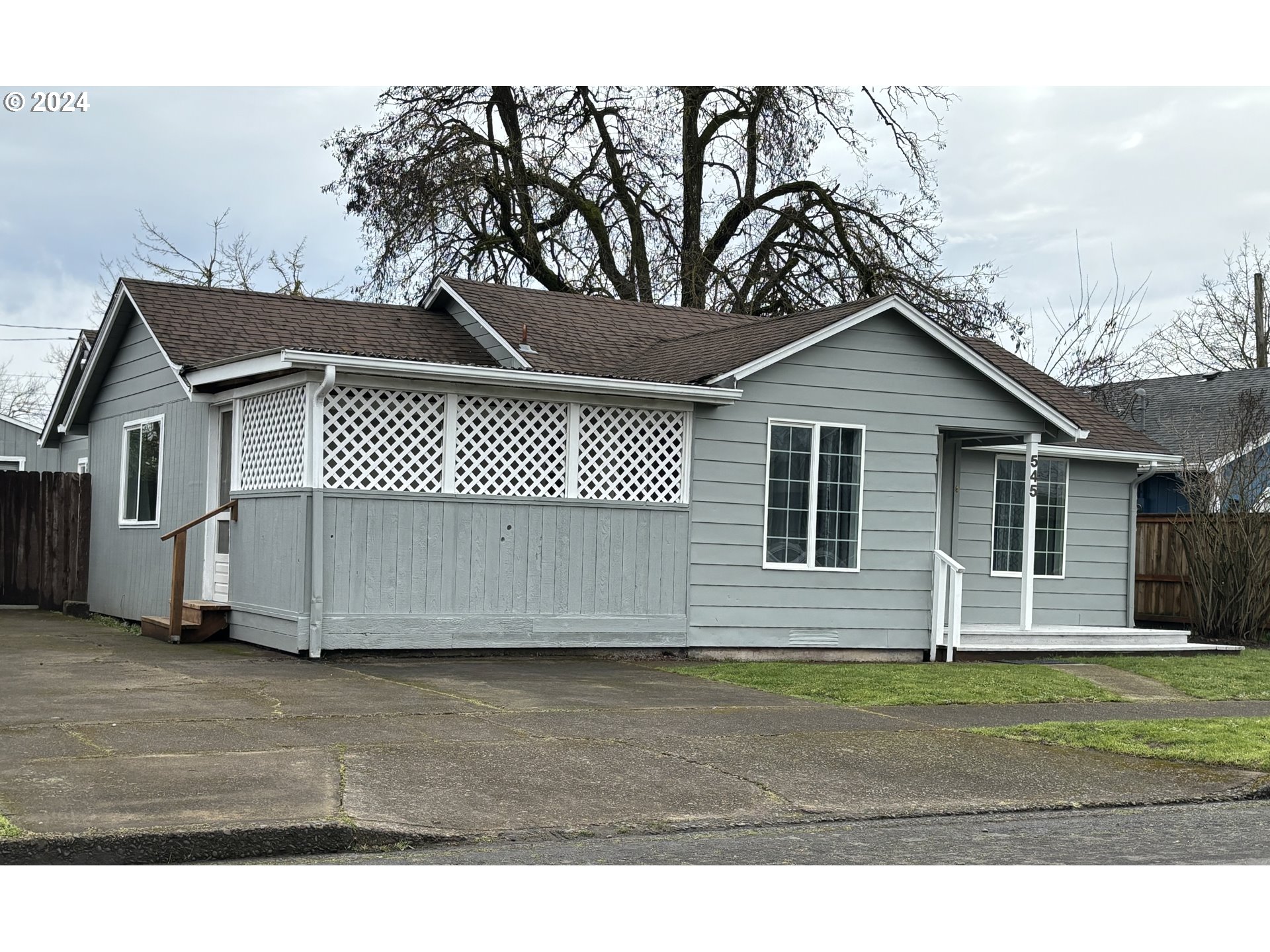 545 22nd Street Springfield, OR 97477 - Photo 2 of 25 a view front of house with a yard