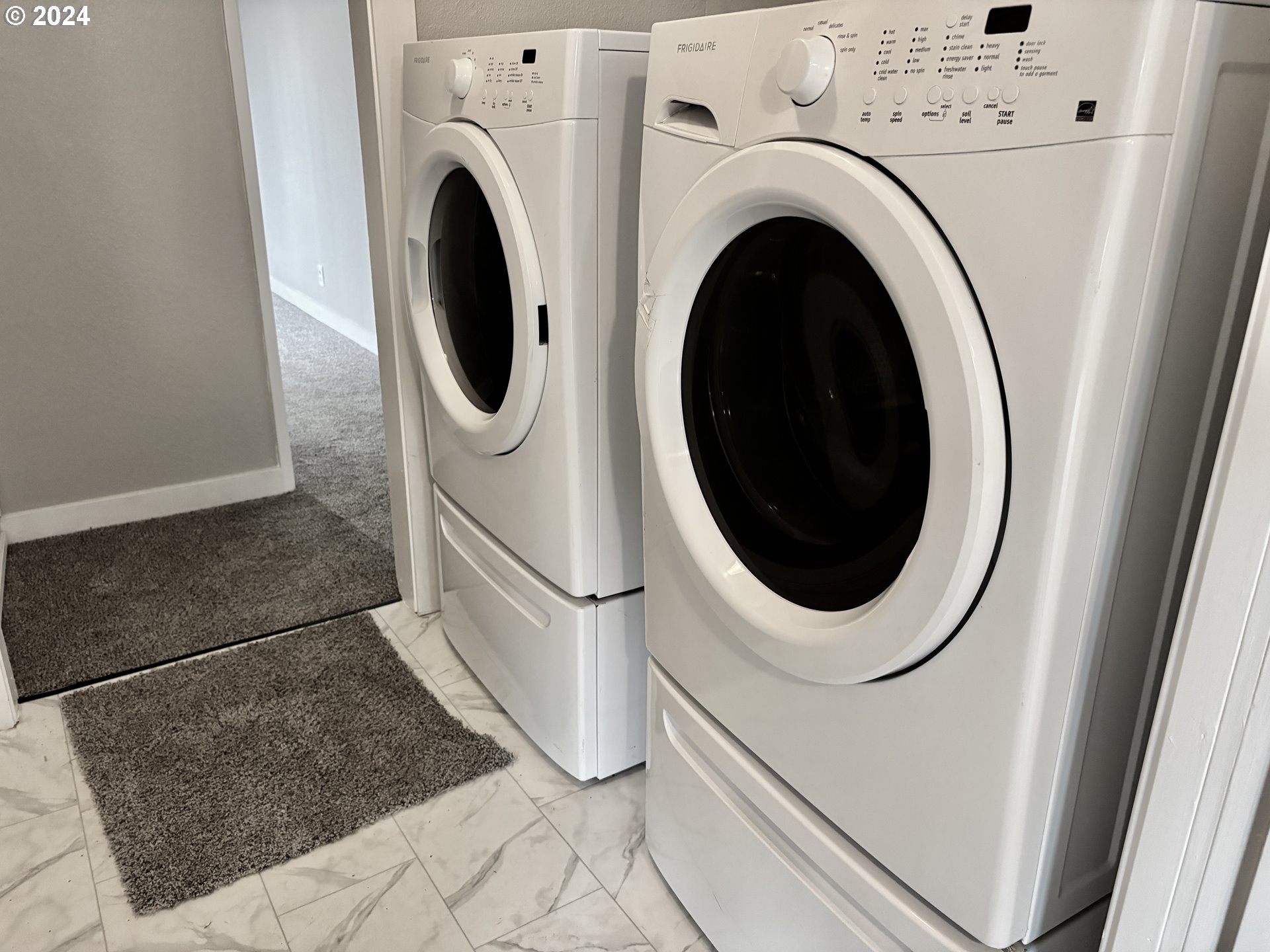 545 22nd Street Springfield, OR 97477 - Photo 22 of 25 a utility room with dryer and washer