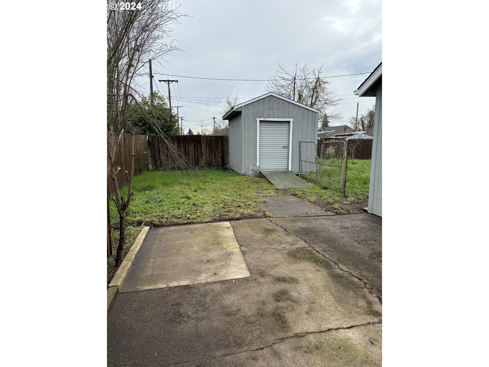 545 22nd Street Springfield, OR 97477 - Photo 24 of 25 a backyard of a house with plants and barbeque oven