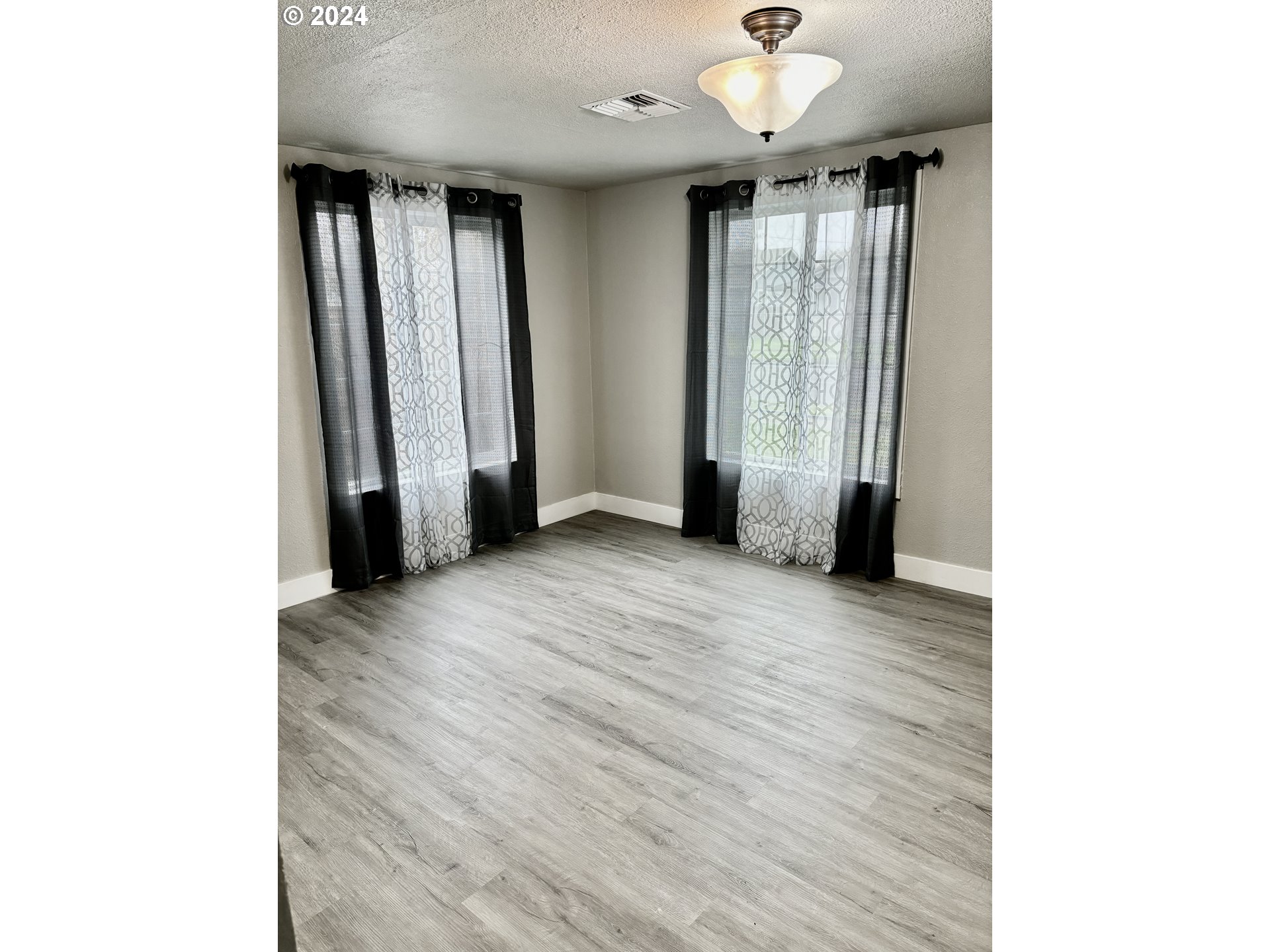 545 22nd Street Springfield, OR 97477 - Photo 8 of 25 a view of entryway with wooden floor