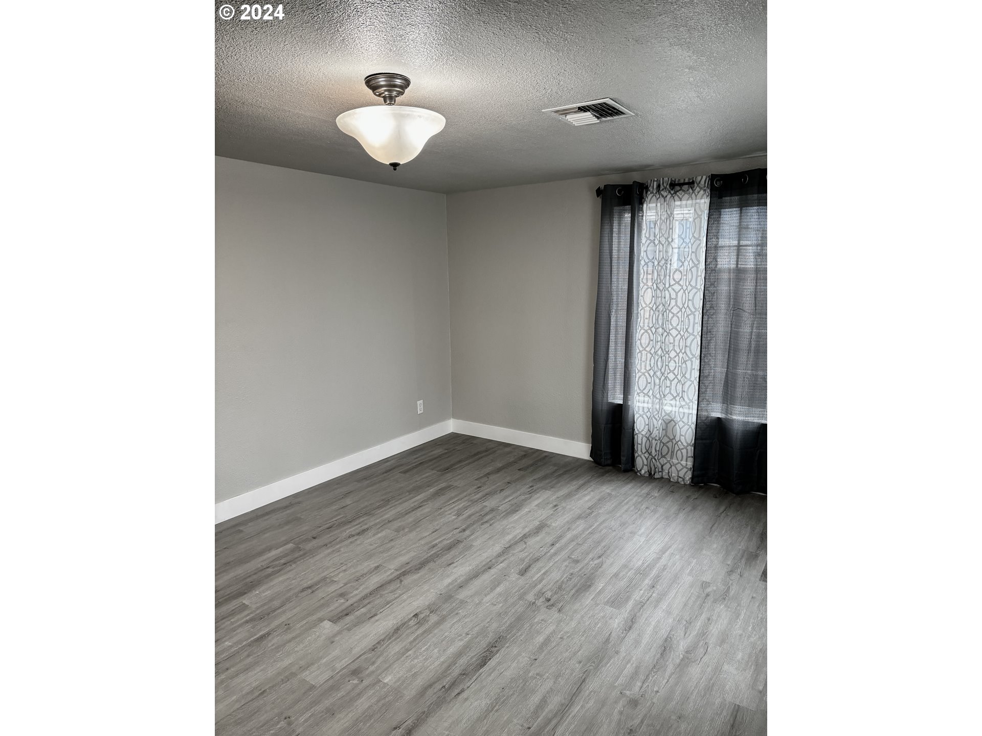 545 22nd Street Springfield, OR 97477 - Photo 10 of 25 a view of an empty room with a window