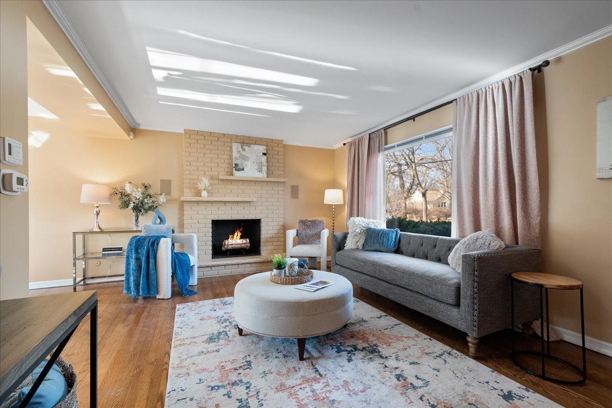 2440 Simpson Street Evanston, IL 60201 - Photo 4 of 34 a living room with furniture and a fireplace