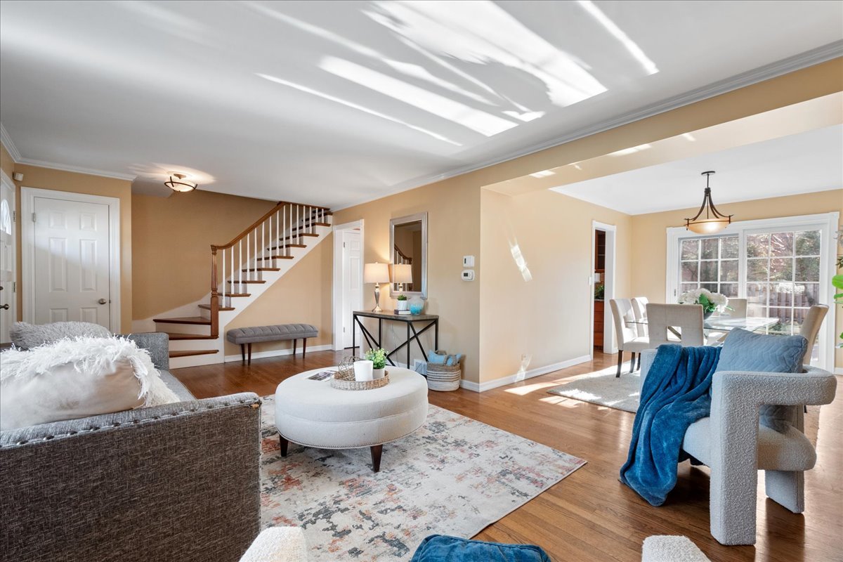2440 Simpson Street Evanston, IL 60201 - Photo 7 of 34 a living room with furniture and a table