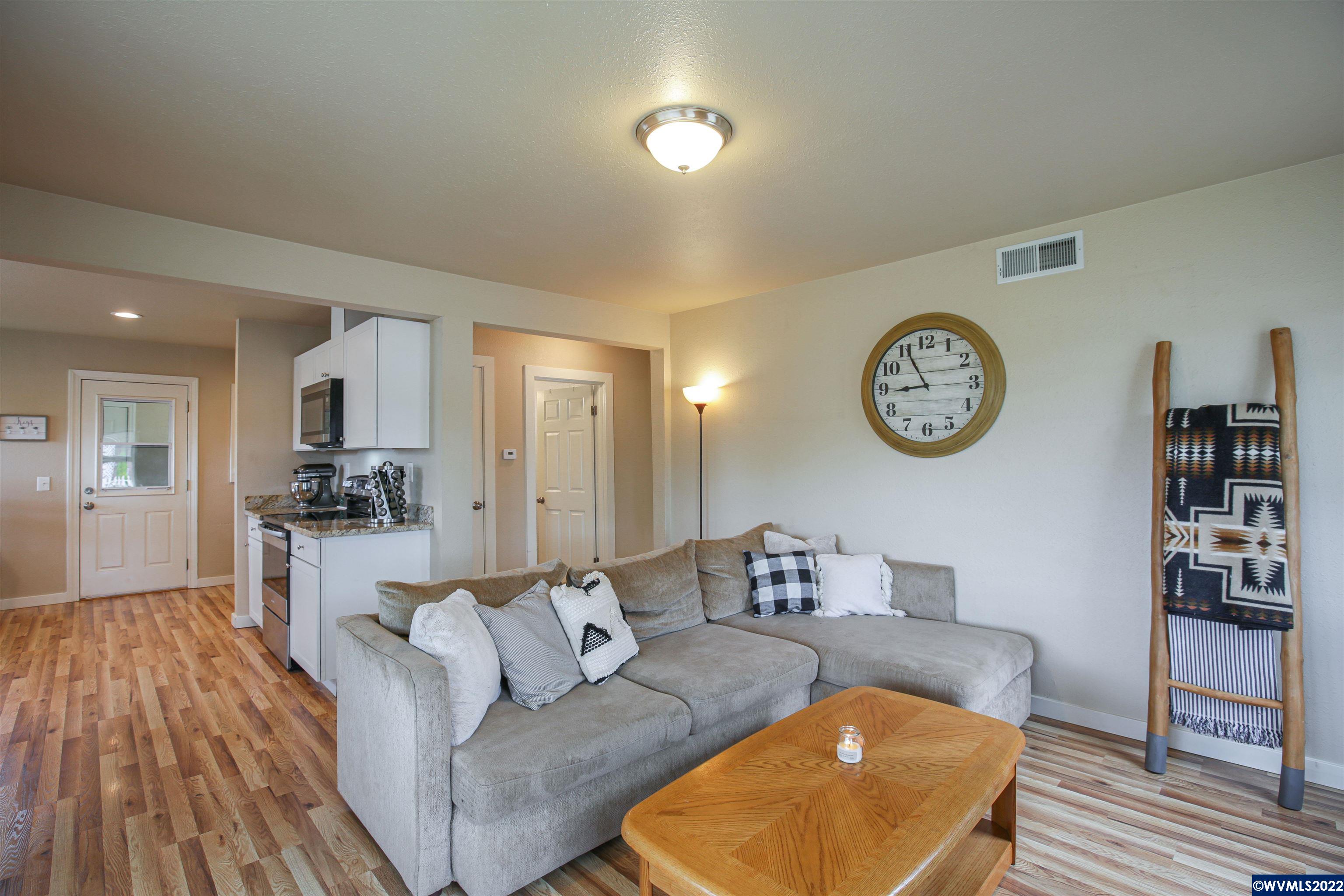 215 Southwest Jasper Street Dallas, OR 97338 - Photo 5 of 42 Gallery Image 5