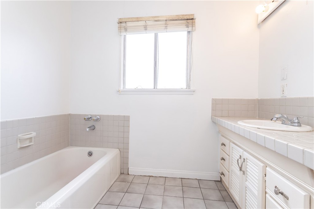 701 North Spring Avenue Compton, CA 90221 - Photo 13 of 24 Bathroom