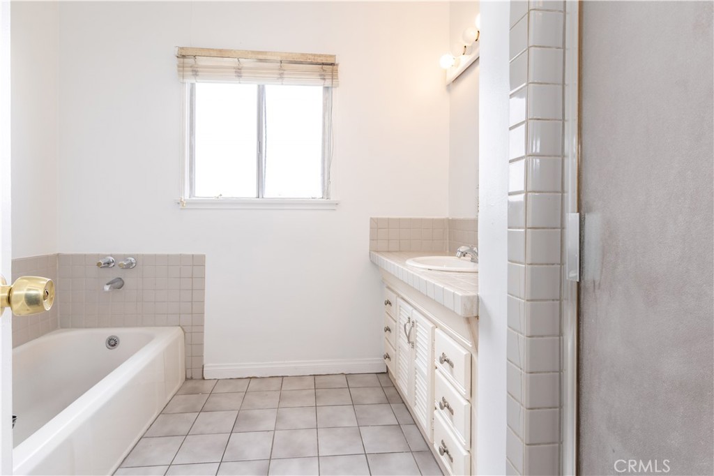 701 North Spring Avenue Compton, CA 90221 - Photo 14 of 24 Bathroom