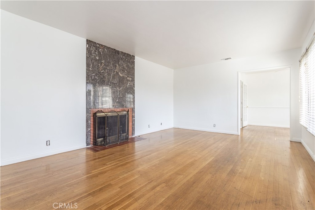 701 North Spring Avenue Compton, CA 90221 - Photo 4 of 24 Living Room