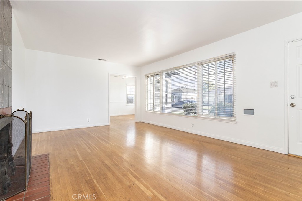 701 North Spring Avenue Compton, CA 90221 - Photo 5 of 24 Living Room