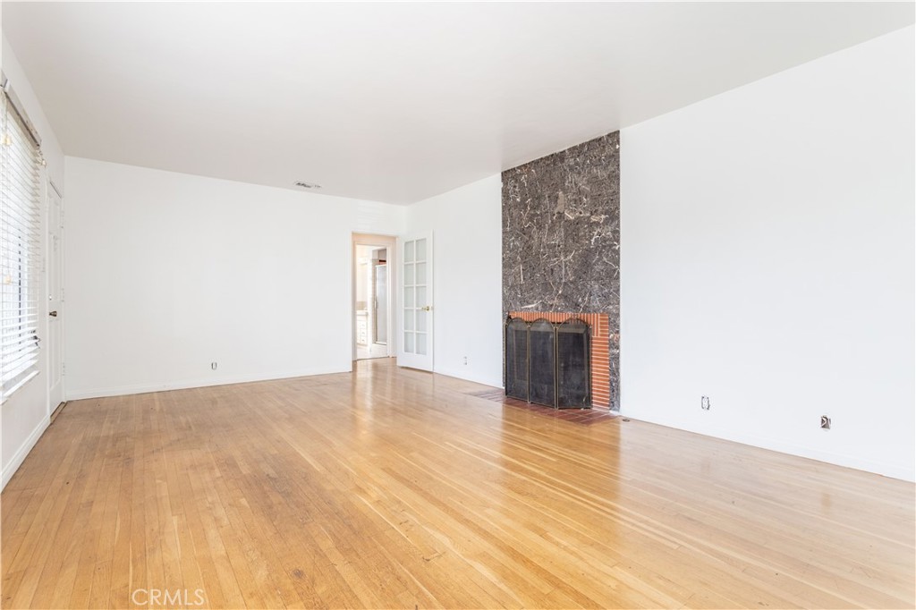 701 North Spring Avenue Compton, CA 90221 - Photo 7 of 24 Living Room