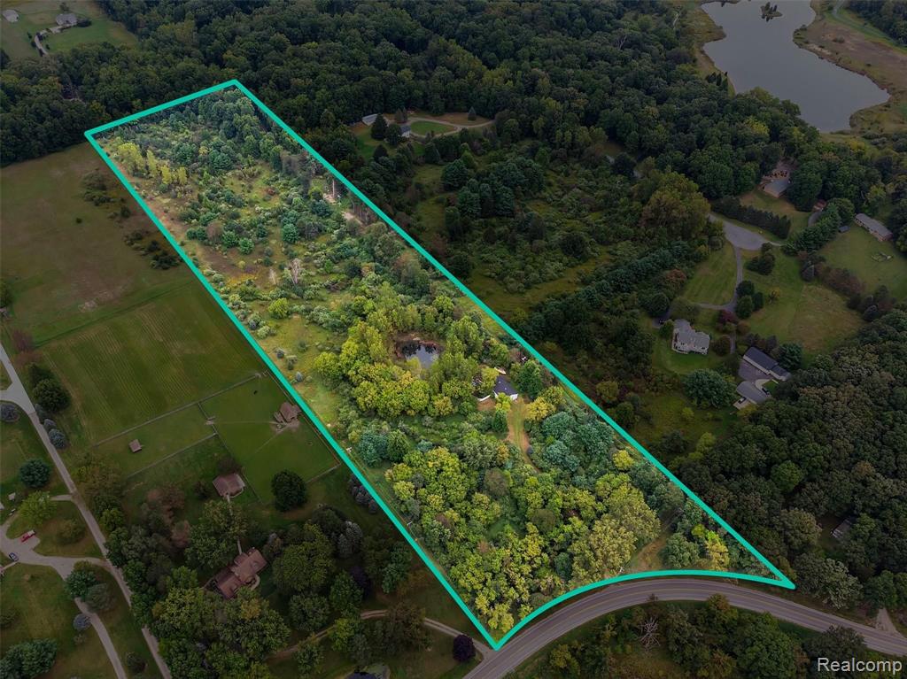 3824 West Coon Lake Road Howell, MI 48843 - Photo 1 of 12