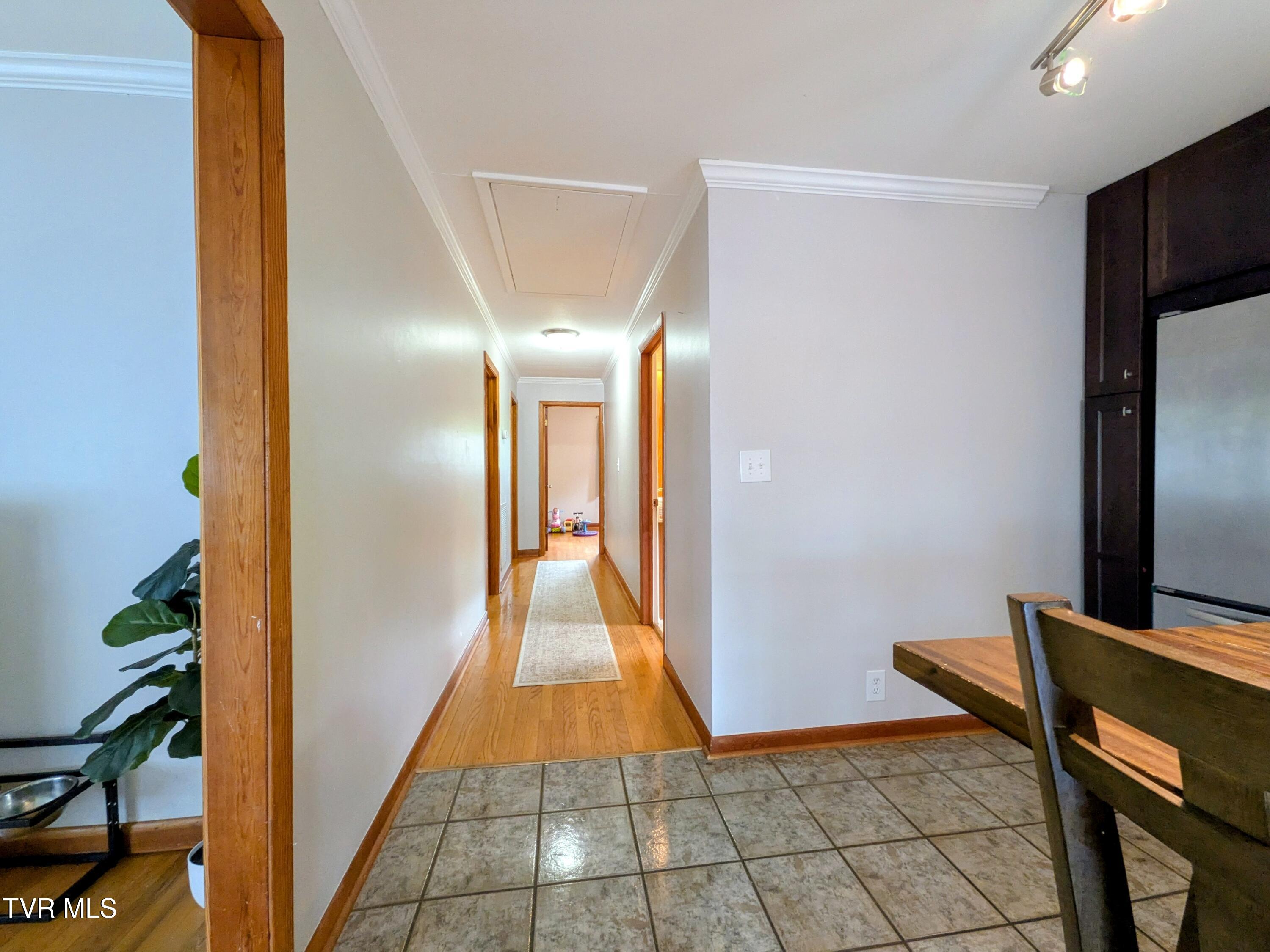 1129 Jackson Hollow Road Kingsport, TN 37663 - Photo 16 of 59 Hall(1)