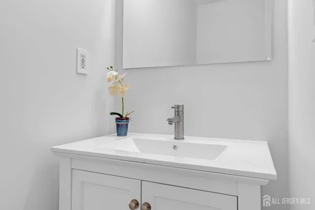 $839,000 | 3 Van Arsdale Court, East Brunswick, NJ 08816