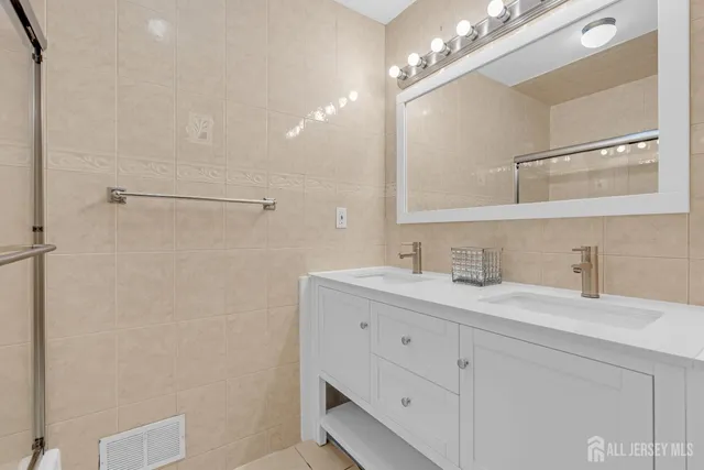 $839,000 | 3 Van Arsdale Court, East Brunswick, NJ 08816