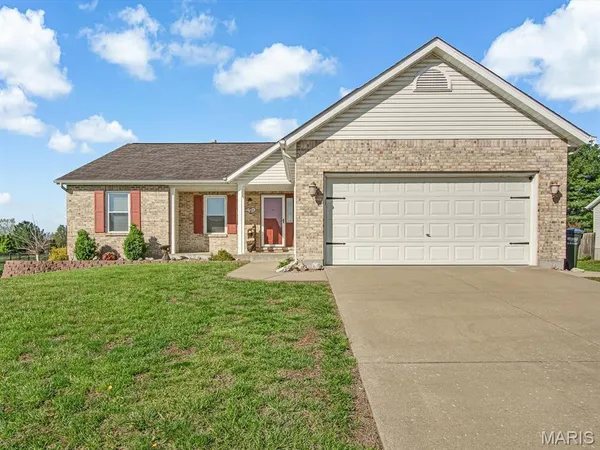 $345,000 | 135 Westview Place, Waterloo, IL 62298