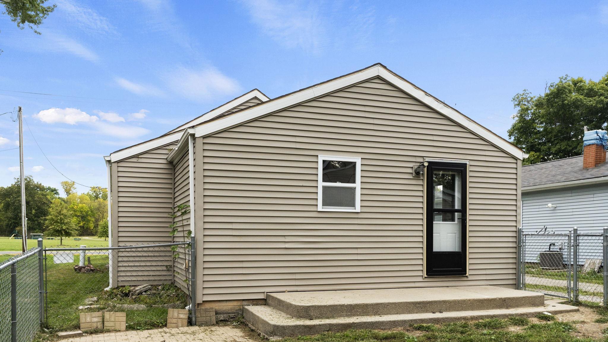 2221 Woods Road Fort Wayne, IN 46818 - Photo 25 of 27