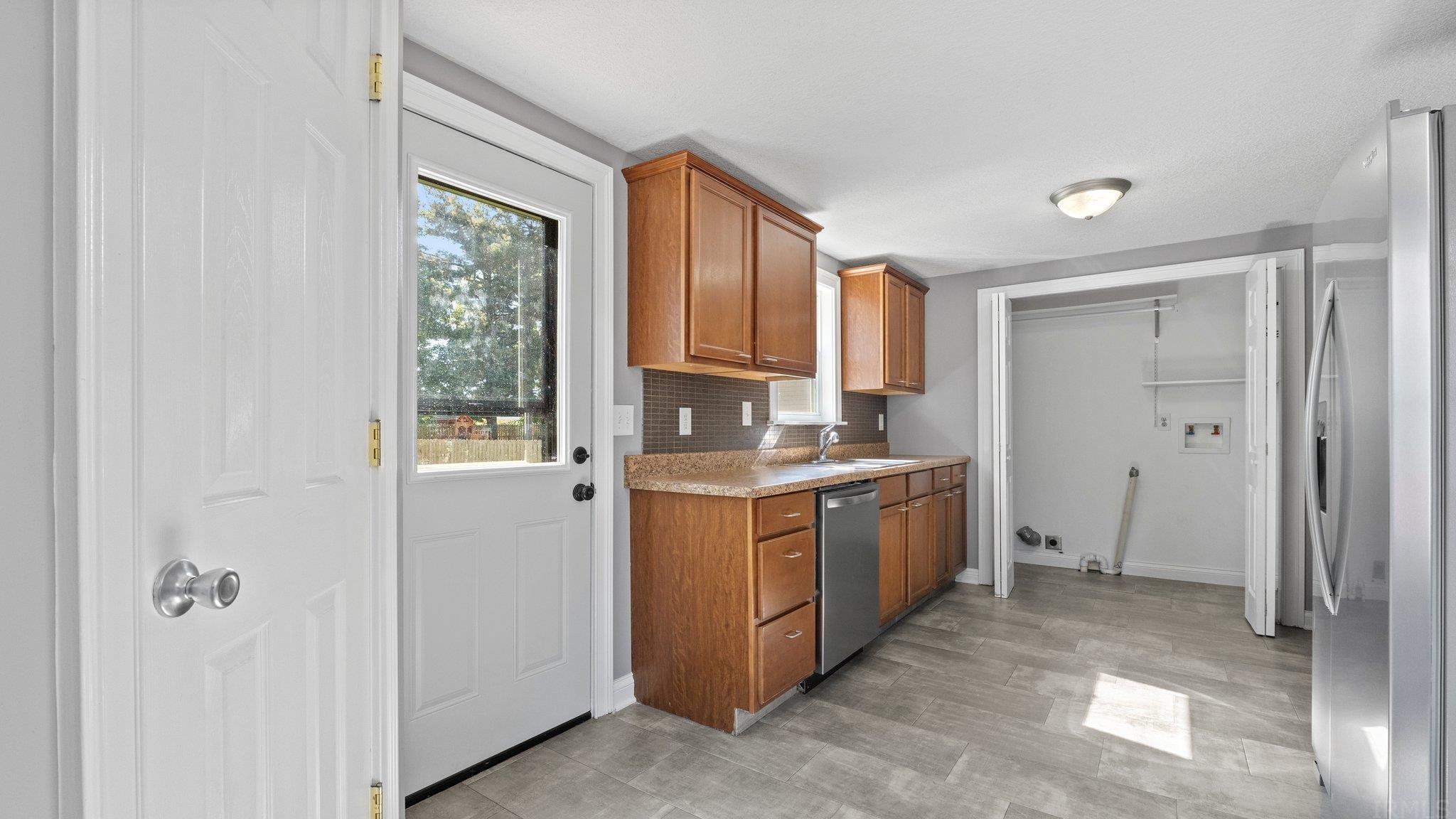 2221 Woods Road Fort Wayne, IN 46818 - Photo 6 of 27