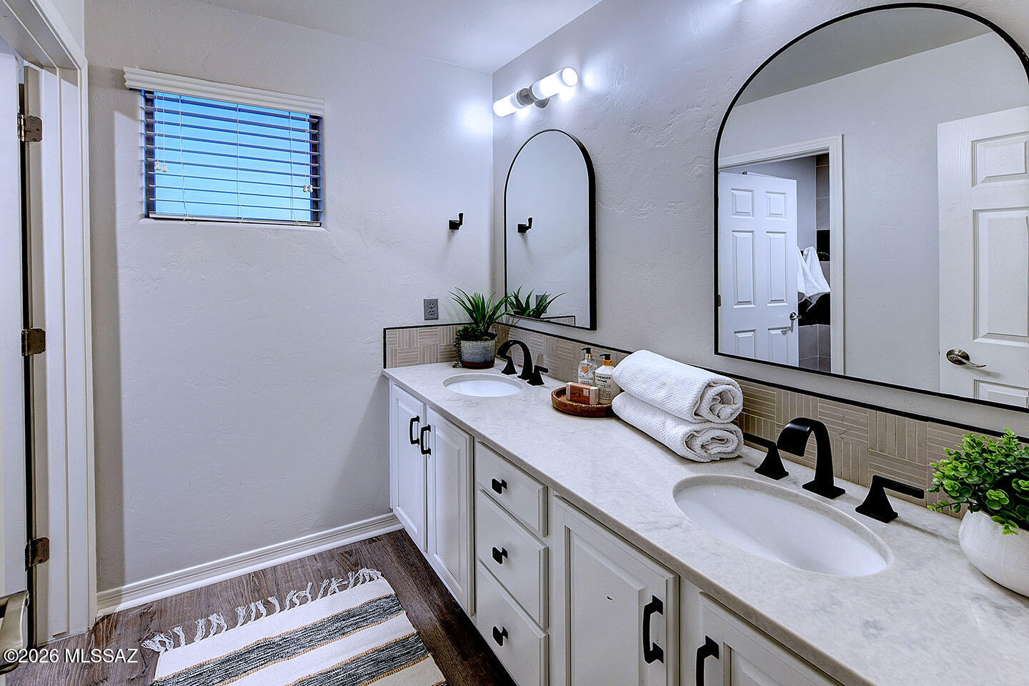 13464 North Piemonte Way Oro Valley, AZ 85755 - Photo 23 of 33 a bathroom with double sink and a mirror