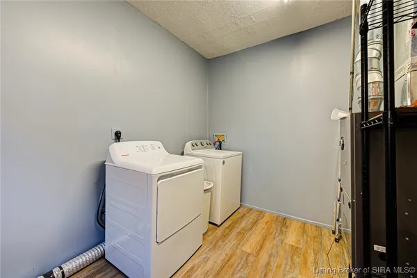 $1,300 | 313 East Spring Street, Unit 2, New Albany, IN 47150