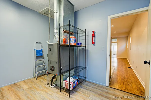 $1,300 | 313 East Spring Street, Unit 2, New Albany, IN 47150