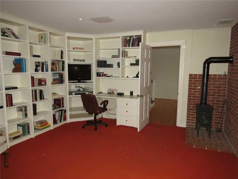 46 Howard's Head Road Tenants Harbor, ME 04860 - Photo 17 of 29 Den. This room would make a nice...