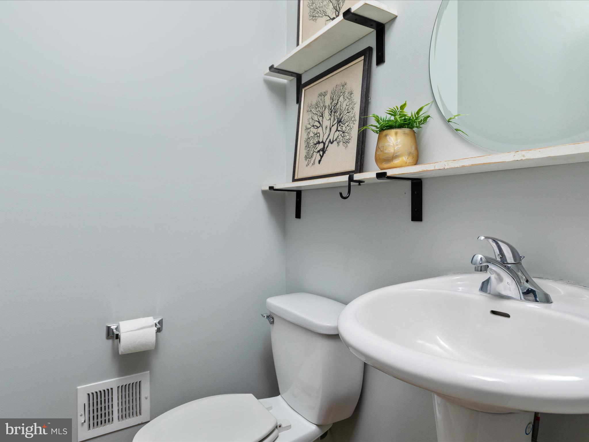 17618 Cleveland Park Drive Round Hill, VA 20141 - Photo 5 of 58